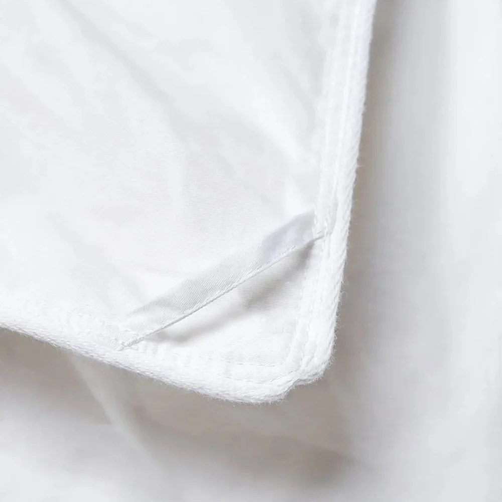 Quince Premium Lightweight Alternative Down Comforter King/Cal King 852